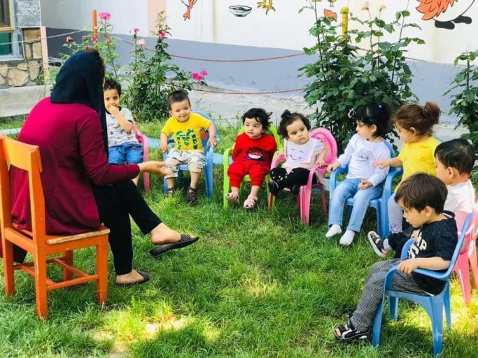 طالبان ده‌ها آموزگار زن را از کودکستان‌ها اخراج کرد
