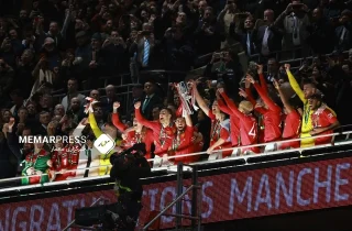 یونایتد ۲-۰ نیوکسل؛ شیاطین سرخ بعد از شش سال بالاخره جام گرفتند!