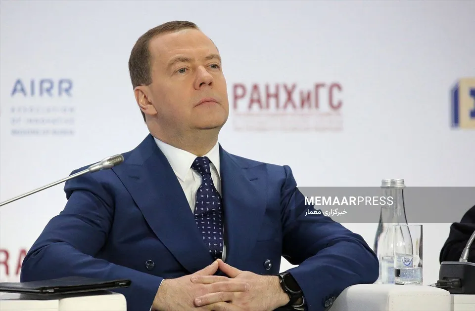 مدودف: روسیه چمتو ده چې په اټومي وسلو سره له ځانه دفاع وکړي