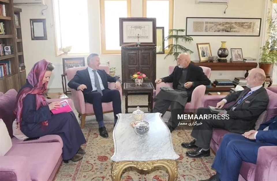 کرزي د یوناما له استازي سره وکتل او د ملي ډیالوګ پر رامنځته کولو او د نجونو پر تعلیم د بندیز پر لغوه کولو ټینګار