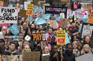 هزاران تن از کارکنان حمل‌ونقل، آموزش و خدمات صحی در انگلیس اعتصاب کردند