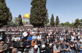 حضور گسترده صد هزار فلسطینی در نخستین نماز جمعه ماه رمضان در مسجدالاقصی