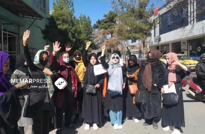 زنان معترض در کابل به جاده‌ها آمدند