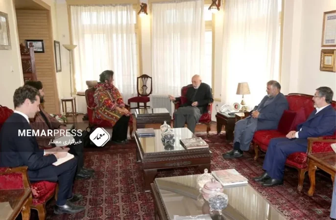 تاکید کرزی در دیدار با سرپرست اتحادیه اروپا بر آغاز گفتمان ملی در افغانستان