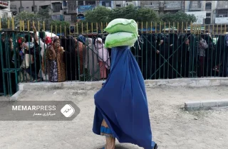 جان باختن 12 تن در صف توزیع غذا در کراچی پاکستان