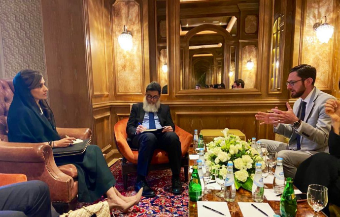 حنا ربانی: اسلام‌آباد آماده ایجاد یک روند معتبر تعامل جامعه جهانی با افغانستان است - حنا ربانی کهر، معاون وزیر خارجه‌ پاکستان در حاشیه نشست دوحه در دیدار با دبیرکل سازمان ملل اعلام کرد سلام‌آباد آماده‌ همکاری برای ایجاد یک روند معتبر تعامل با افغانستان است.