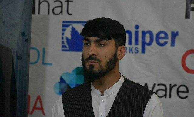 اولین نمایشگاه «لاین آرت» در کابل برگزار شد - مرکز سیمنارهای افغانستان برای اولین بار نمایشگاه لاین آرت را برای ترویج نقاشی میان جوانان در کشور برگزار کرده است.