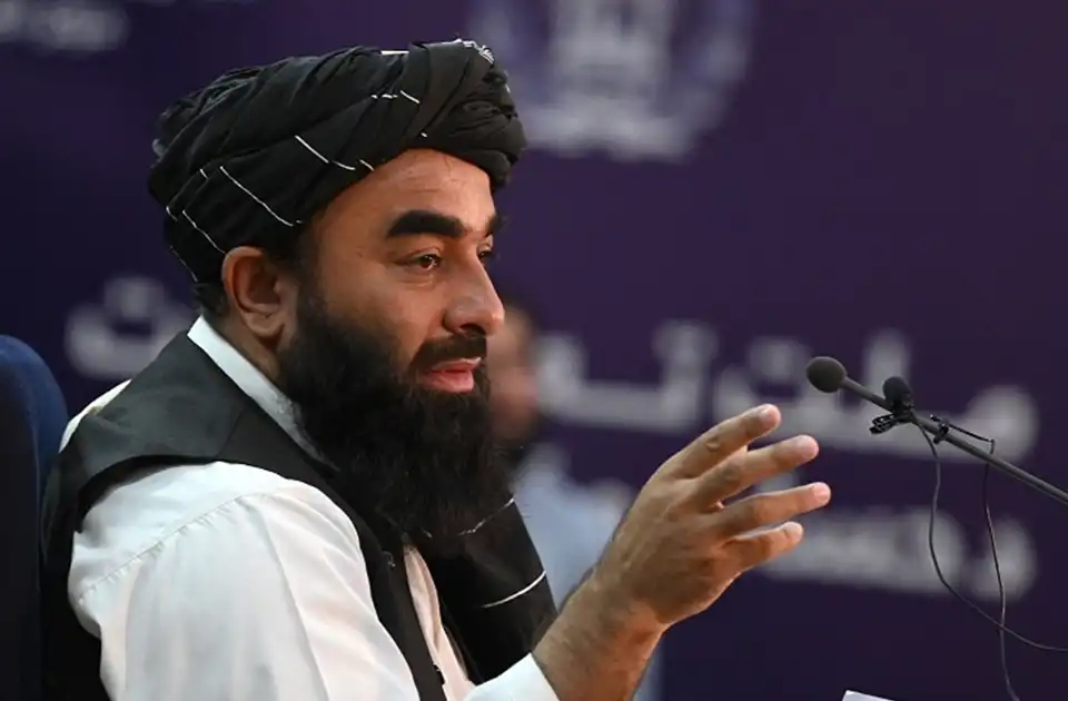 ذبیح‌الله مجاهد: ادعای مداخله حاکمیت افغانستان در روند توزیع کمک‌ها به مردم نادرست است