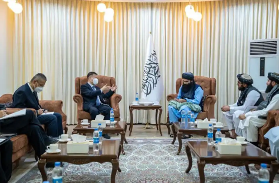 حقانی: حاکمیت افغانستان راه تعامل و تفاهم را با جامعه جهانی درپیش گرفته