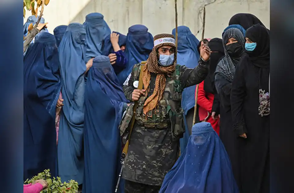 عفو بین‌الملل: برخورد حاکمیت افغانستان با زنان و دختران مصداق جنایت علیه بشریت است