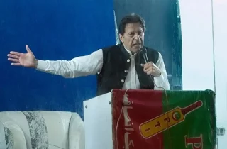 شماری از چهره سرشناس پاکستانی حزب عمران خان را در آستانه انتخابات ترک کردند