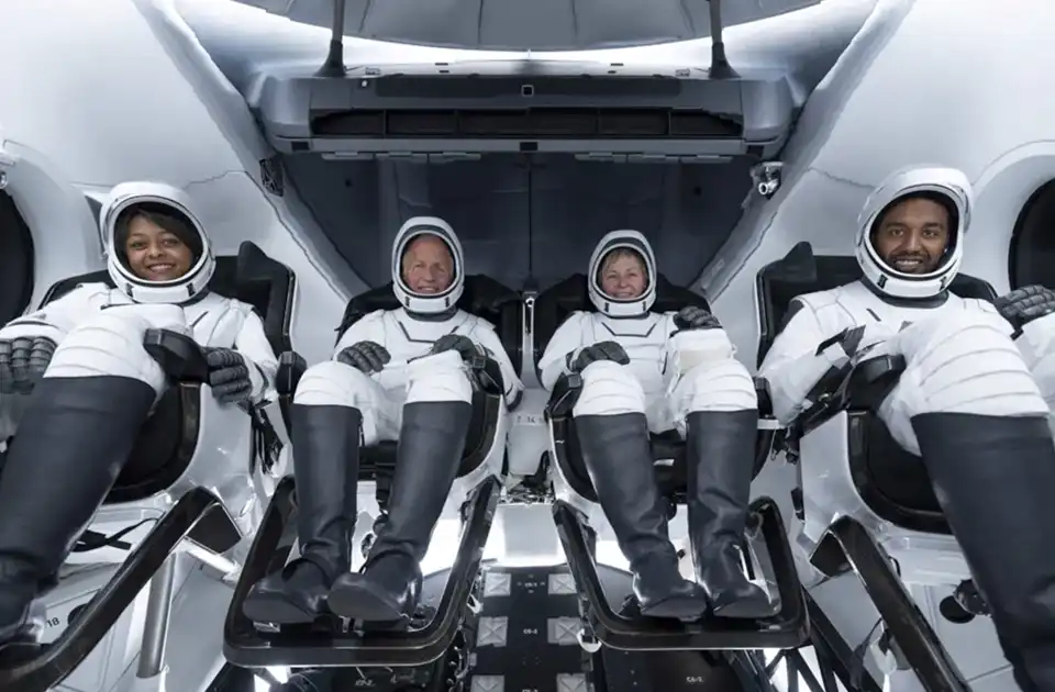 لومړۍ ښځینه فضانورد له سعودي عربستان څخه وتوغول شوه