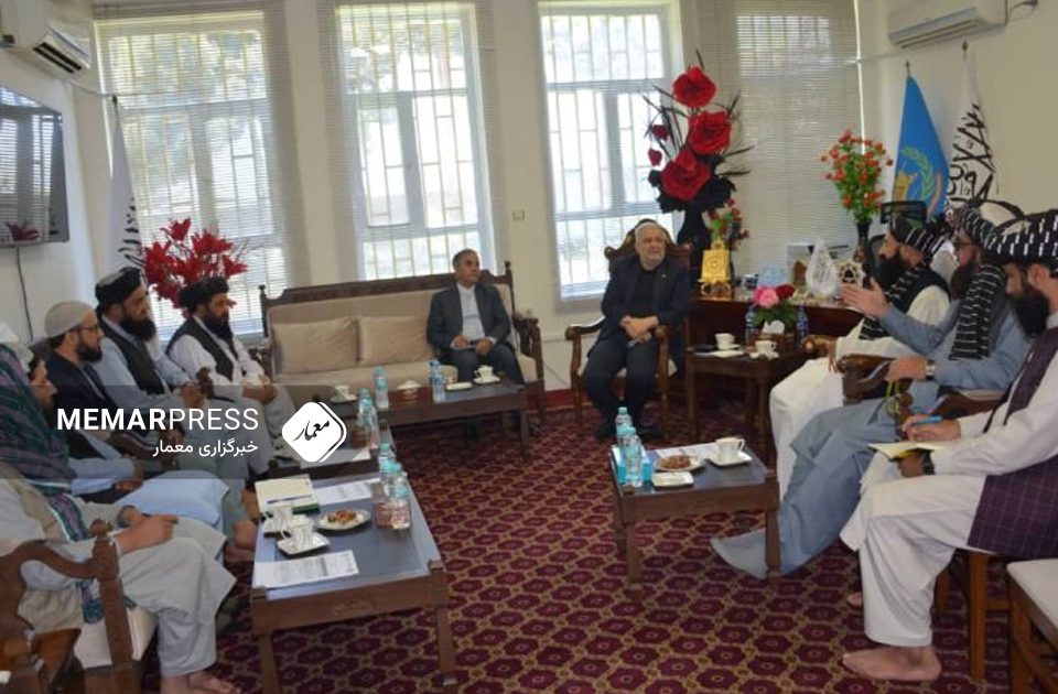 د کډوالو او راستنېدونکو چارو وزارت سرپرست د ايران له سفير سره وکتل