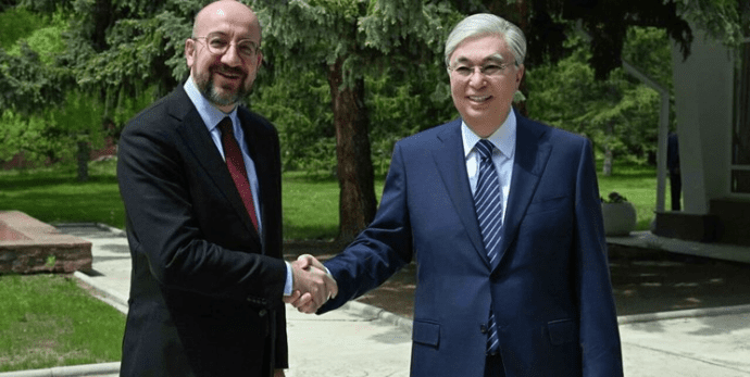 رئیس شورای اروپا: افغانستان نباید به مرکز تروریسم تبدیل شود - رئیس شورای اروپا، چارلز میشل، در دیدار با رئیس جمهور قرقیزستان، بیان کرد که افغانستان نباید به لانه‌ای برای تروریسم تبدیل شود.