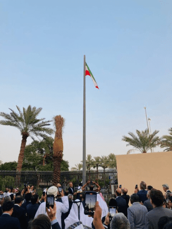 بازگشایی سفارت ایران در عربستان - سفارت جمهوری اسلامی ایران در ریاض رسما پس از هفت سال روز گذشته سه شنبه 16 جوزا, با حضور برخی از مقامات ایرانی و عربستانی بازگشایی شد.