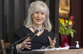 عضو مجلس اعیان بریتانیا: وضعیت زنان افغانستان بسیار وخیم و غم انگیز است