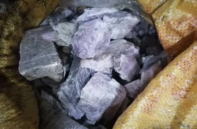 جلوگیری از قاچاق ۷۲ کیلو سنگ‌ قیمتی به پاکستان