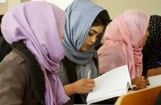 وزارت تحصیلات: امتحان باقی‌مانده و دفاع پایان‌‌نامه دانشجویان زن آنلاین برگزار شود