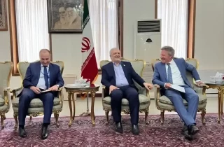 دیدار معاون یوناما با سفیر ایران در کابل و تاکید بر کمک به مردم افغانستان