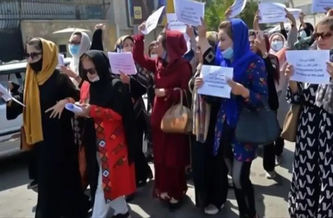 نامه‌ زنان معترض افغانستان به شورای حقوق بشر سازمان ملل؛ بر حاکمیت افغانستان فشار بیشتر و مؤثرتر وارد کنید