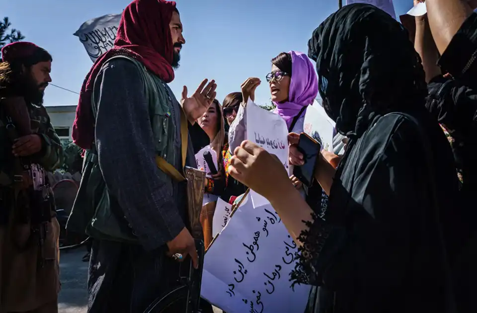 د نړیوال بانک راپور: د ښځو او نجونو پر وړاندې محدودیتونه د افغانستان پر اقتصاد منفي اغېز لري