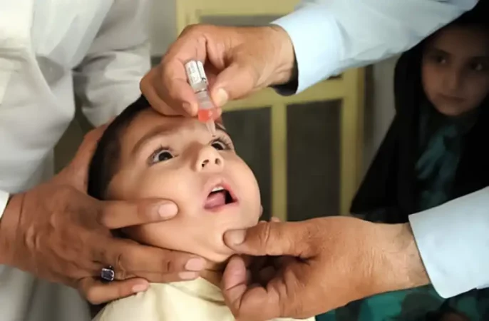 واکسینه شدن یک میلیون کودک در برابر پولیو (فلج اطفال)