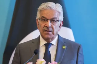 وزیر دفاع پاکستان: بدون توجه به موضع حاکمیت کابل، مصمم به ریشه‌کن کردن تــروریزم هستیم