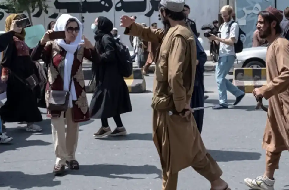 نگرانی عفو بین‌الملل درباره وضعیت زنان و دختران در افغانستان