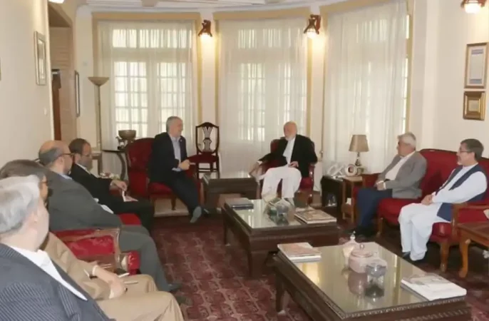 کرزی در دیدار با سفیر ایران در کابل: بر اهمیت افزایش همکاری‌های اقتصادی تأکید کرد