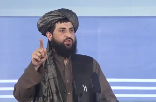 ملا یعقوب: همه کارکنان و نیروهای وزارت دفاع باید یونیفرم نظامی بپوشند