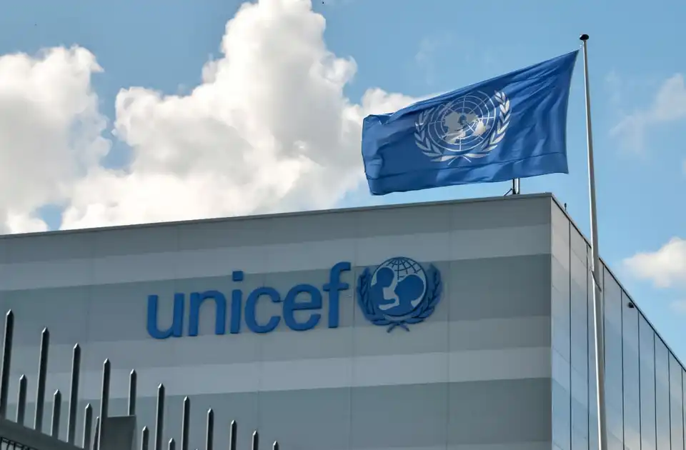 یونیسف: ممنوعیت فعالیت آموزشی مؤسسات خارجی، بیش از نیم میلیون کودک را از آموزش محروم می کند