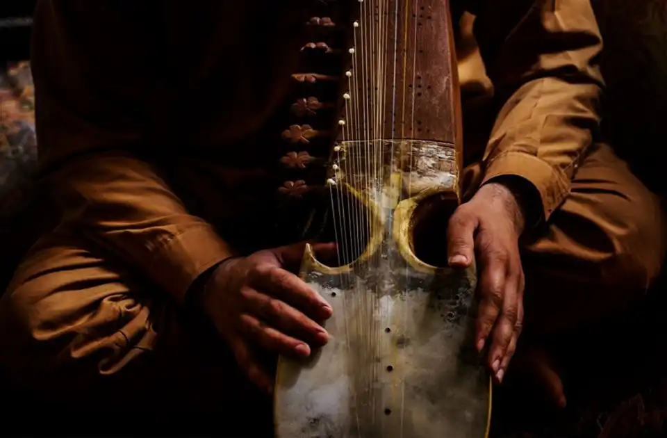 آتش زدن سازهای موسیقی توسط وزارت امر به معروف