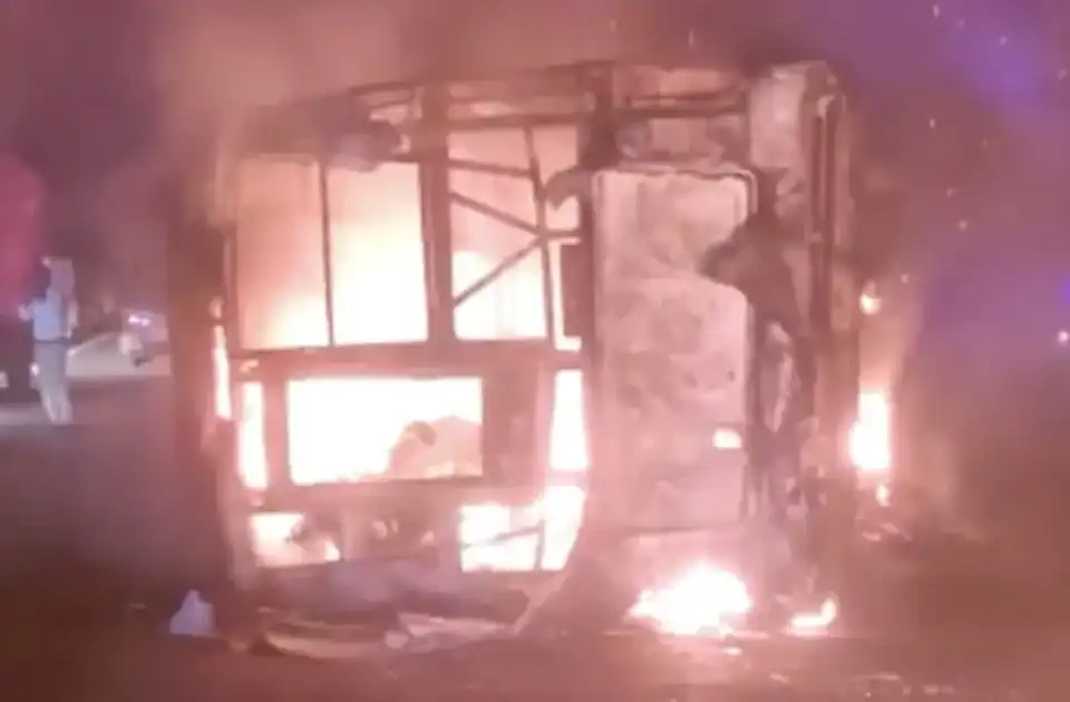 26 کشته در حادثه آتش گرفتن یک بس مسافربری در هند