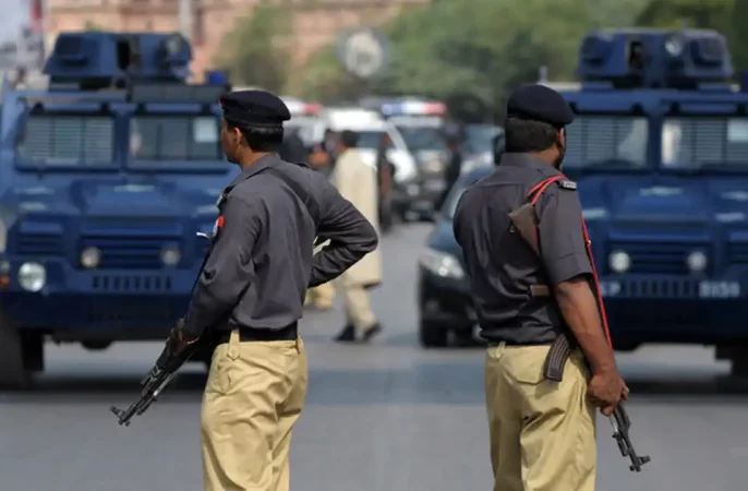 جان باختن دو نیروی پولیس پاکستان در پی یک حمله مسلحانه در پشاور