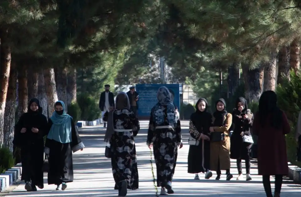 وزارت تحصیلات دختران را از آزمون کانکور حذف کرد