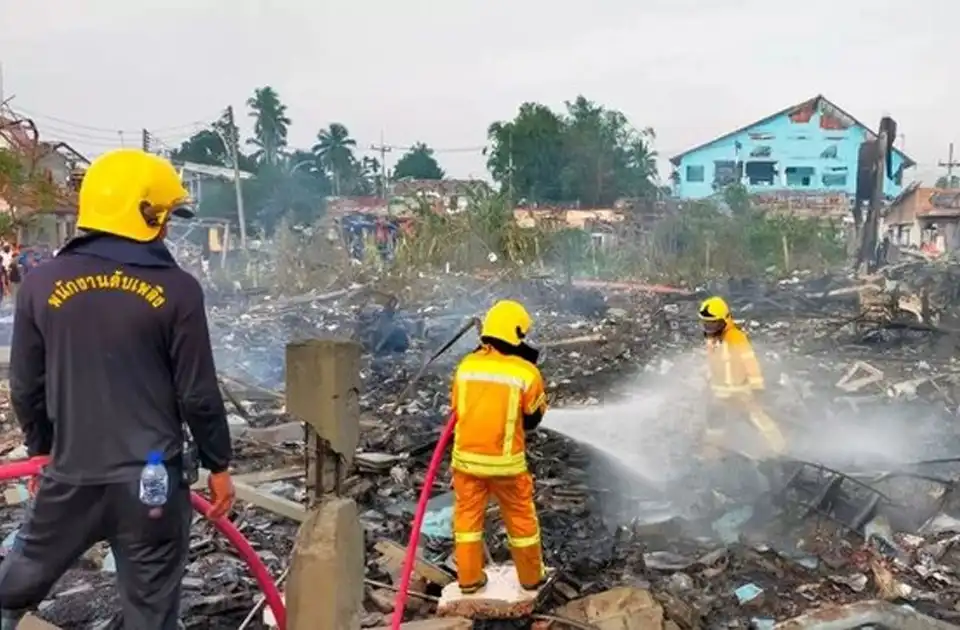 په تایلنډ کې چاودنې ۱۳۰ تنه وژلي او ټپیان کړي دي