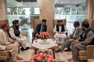 سفر هیئت حکومت سرپرست به اندونیزیا و گفتگوی روی تحکیم روابط اقتصادی و سیاسی 