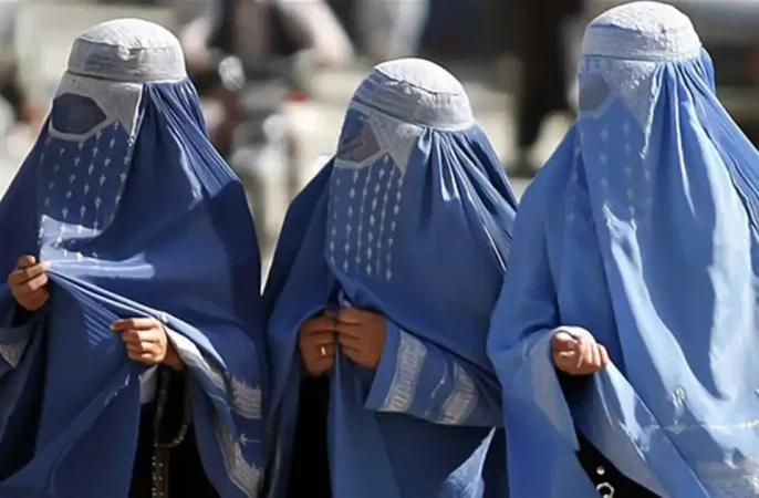لت‌وکوب زنان مانتوپوش از سوی افراد امر به معروف حکومت سرپرست در هرات