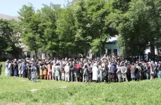 مجازات شلاق برای چهار تن