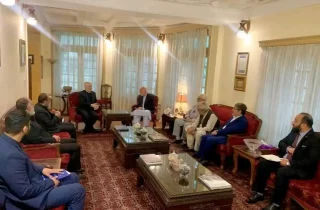 دیدار و گفتگوی رایزنی حامد کرزی و کاظمی قمی در کابل؛ تأکید بر گسترش همکاری هادر زمینه تحصیل دختران