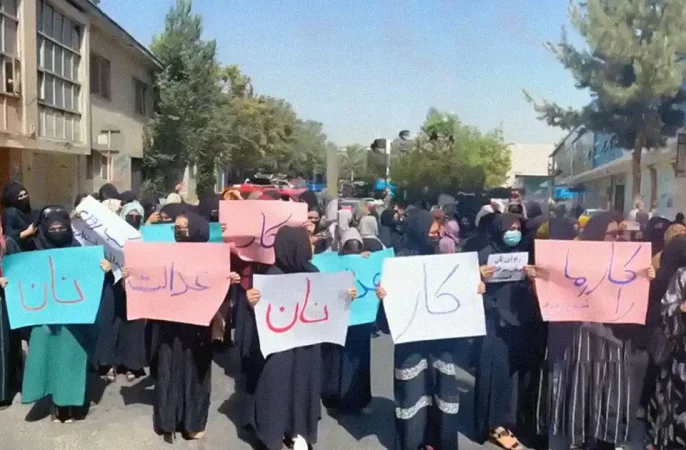 زنان معترض افغانستان: به رسمیت شناختن طالبان به معنی رسمیت شناسی تروریزم است