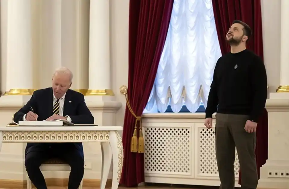 اخبار اوکراین؛ تلاش بایدن برای راضی کردن زلنسکی و کییف به طرف مذاکرات صلح