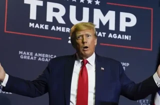 ترامپ، متهم به تلاش برای تغییر نتایج انتخابات ۲۰۲۰ امریکا شد