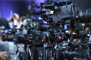 فدراسیون بین‌المللی خبرنگاران: حکومت سرپرست خفه کردن صدای خبرنگاران در افغانستان را متوقف کند