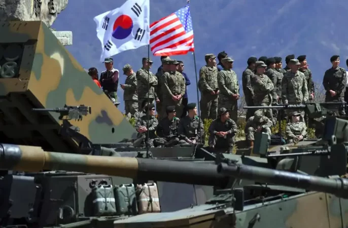آزمایش موشکی رهبر کوریای شمالی همزمان با آغاز رزمایش نظامی کوریای جنوبی و امریکا