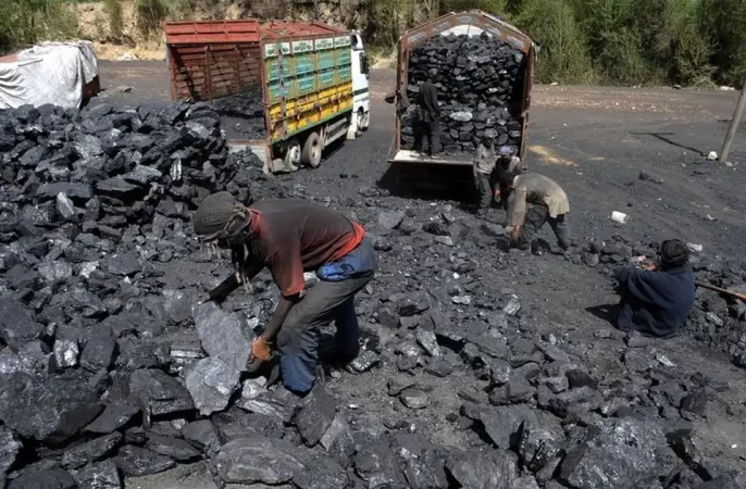 وزارت معادن قیمت محصول گمرکی صادرات یک تُن زغال‌سنگ را از ۴۵ به ۳۰ دالر کاهش داد