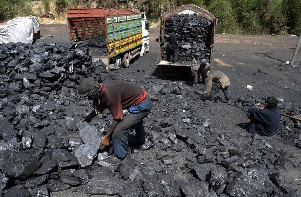 وزارت معادن قیمت محصول گمرکی صادرات یک تُن زغالسنگ را از ۴۵ به ۳۰ دالر کاهش داد