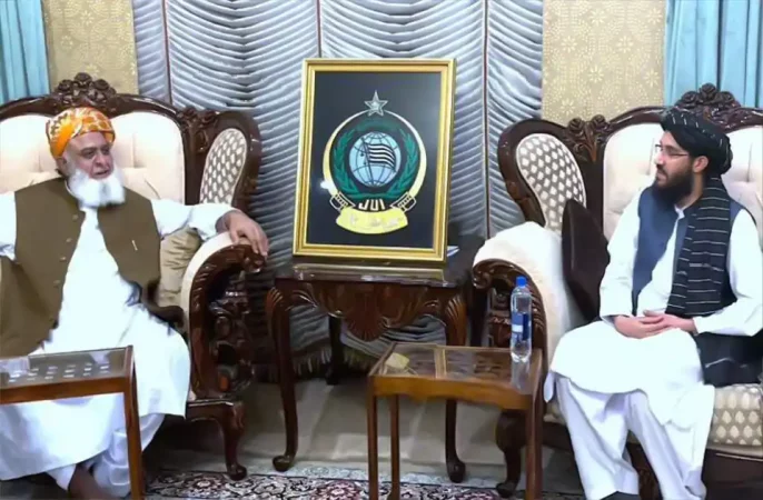 دیدار و گفتگوی سفیر حکومت سرپرست در اسلام آباد با رهبر جمعیت علمای اسلام پاکستان