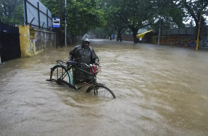 سیلاب‌ و لغزش زمین در هند جان ۲۴ نفر را گرفت