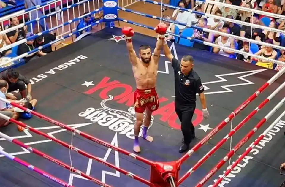 د موی تای په سیالیو کې د افغان لوبغاړي شاهین بریا د تایلنډي سیال په وړاندې بریا خپله کړه